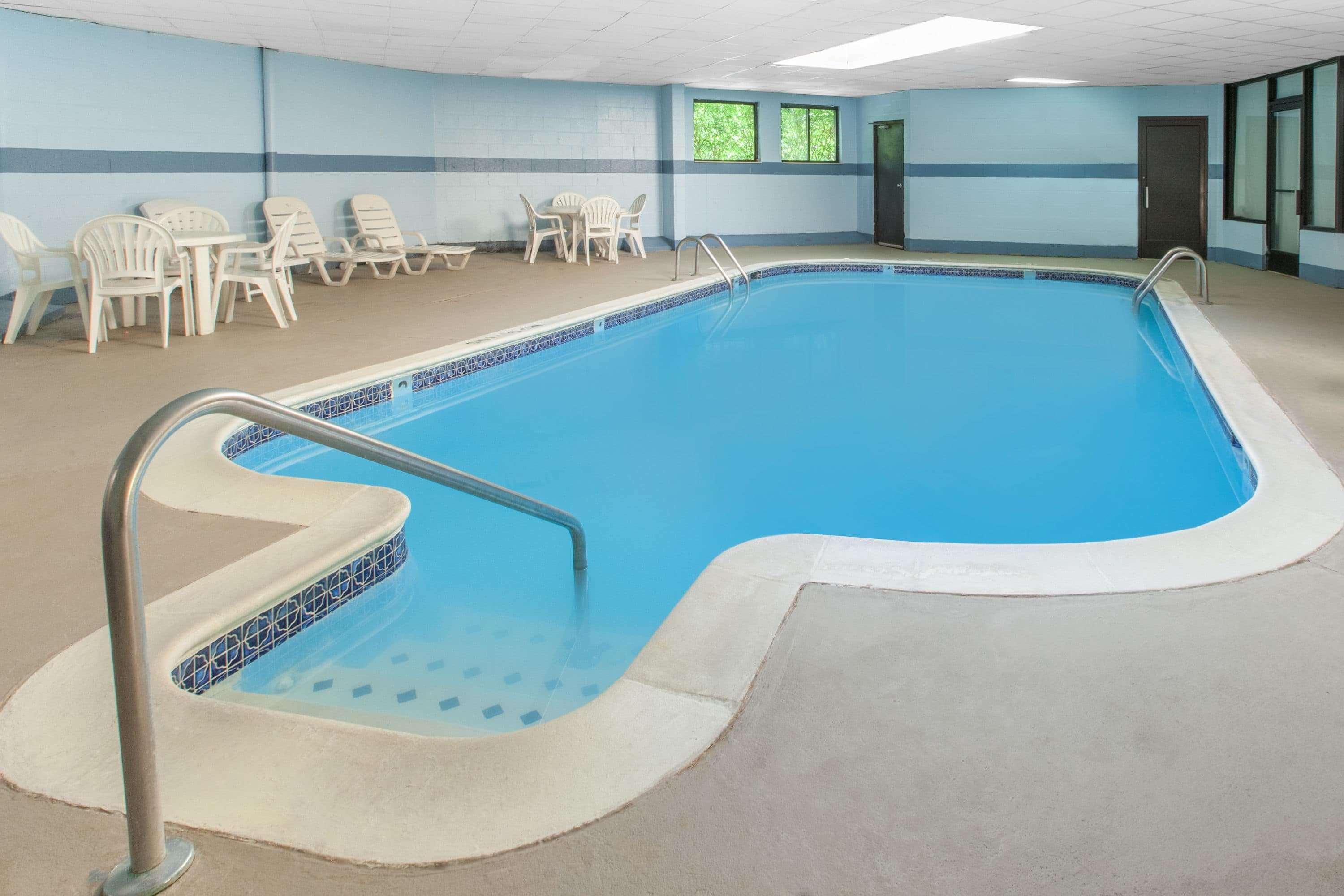 Days Inn & Suites By Wyndham Madison Heights Mi Eksteriør bilde