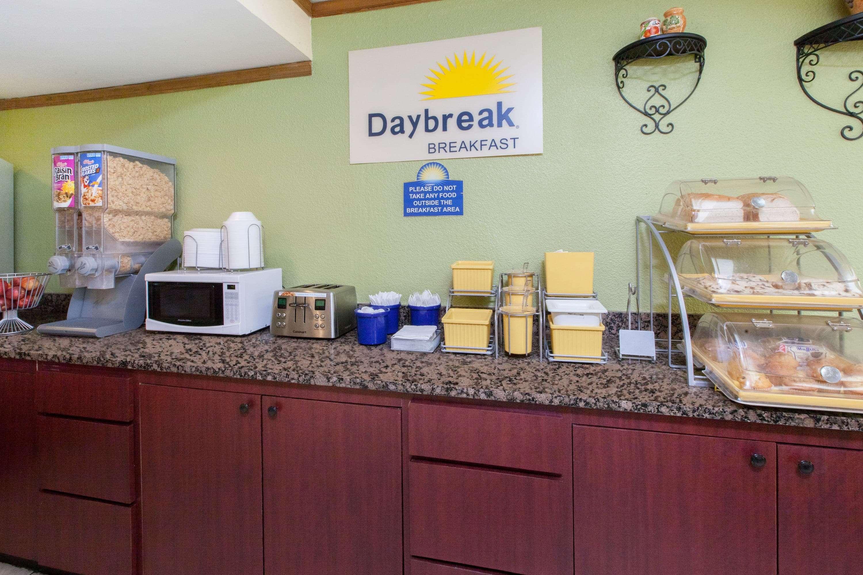 Days Inn & Suites By Wyndham Madison Heights Mi Eksteriør bilde