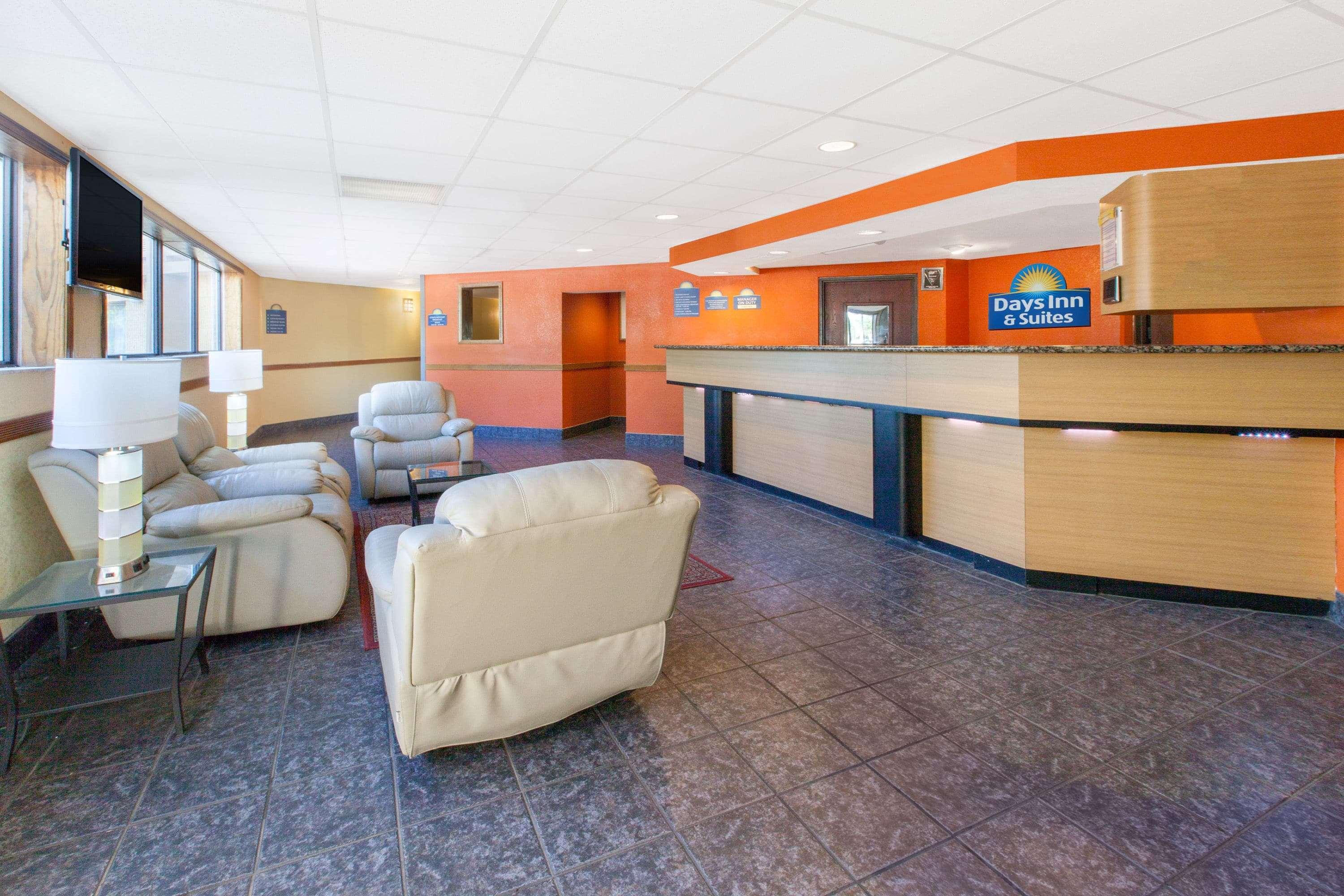 Days Inn & Suites By Wyndham Madison Heights Mi Eksteriør bilde