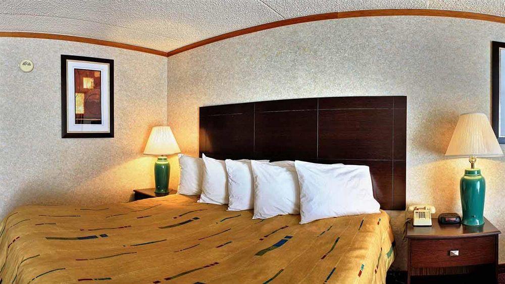Days Inn & Suites By Wyndham Madison Heights Mi Eksteriør bilde