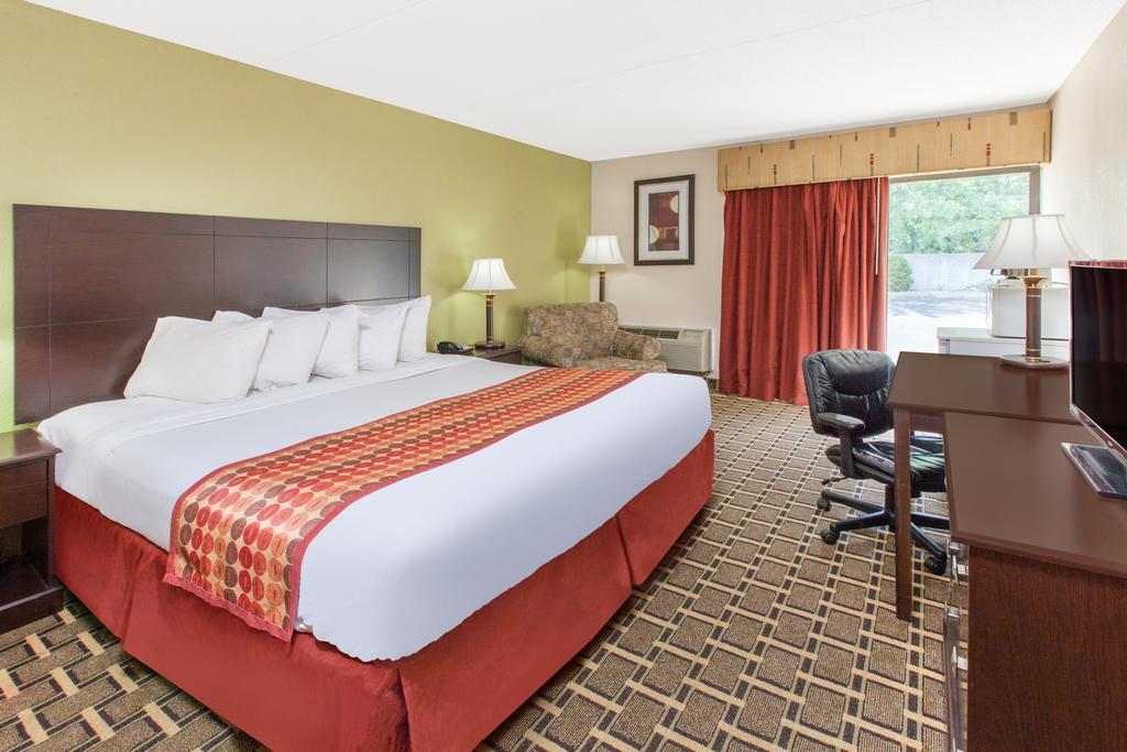 Days Inn & Suites By Wyndham Madison Heights Mi Eksteriør bilde