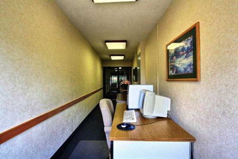 Days Inn & Suites By Wyndham Madison Heights Mi Eksteriør bilde