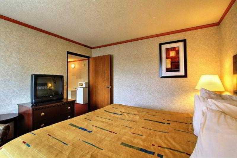 Days Inn & Suites By Wyndham Madison Heights Mi Eksteriør bilde