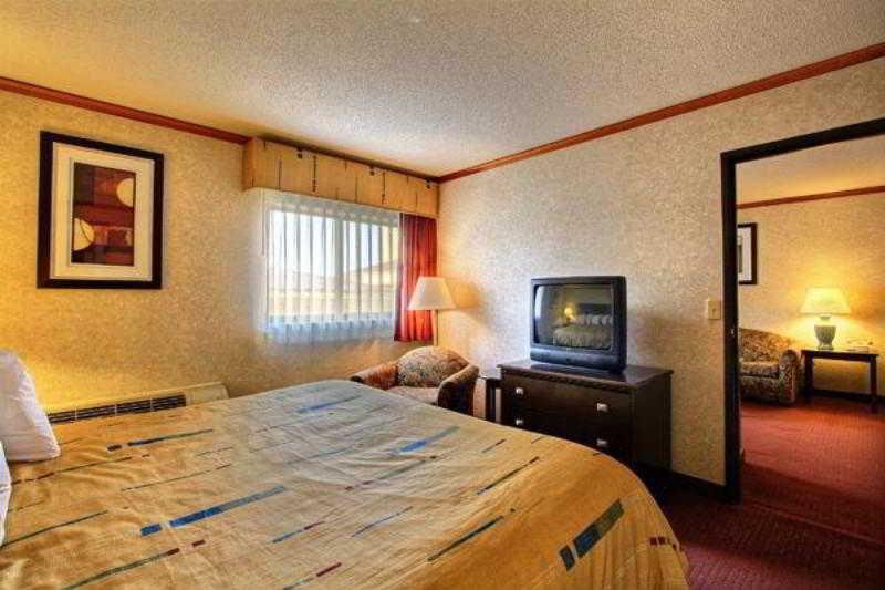 Days Inn & Suites By Wyndham Madison Heights Mi Eksteriør bilde