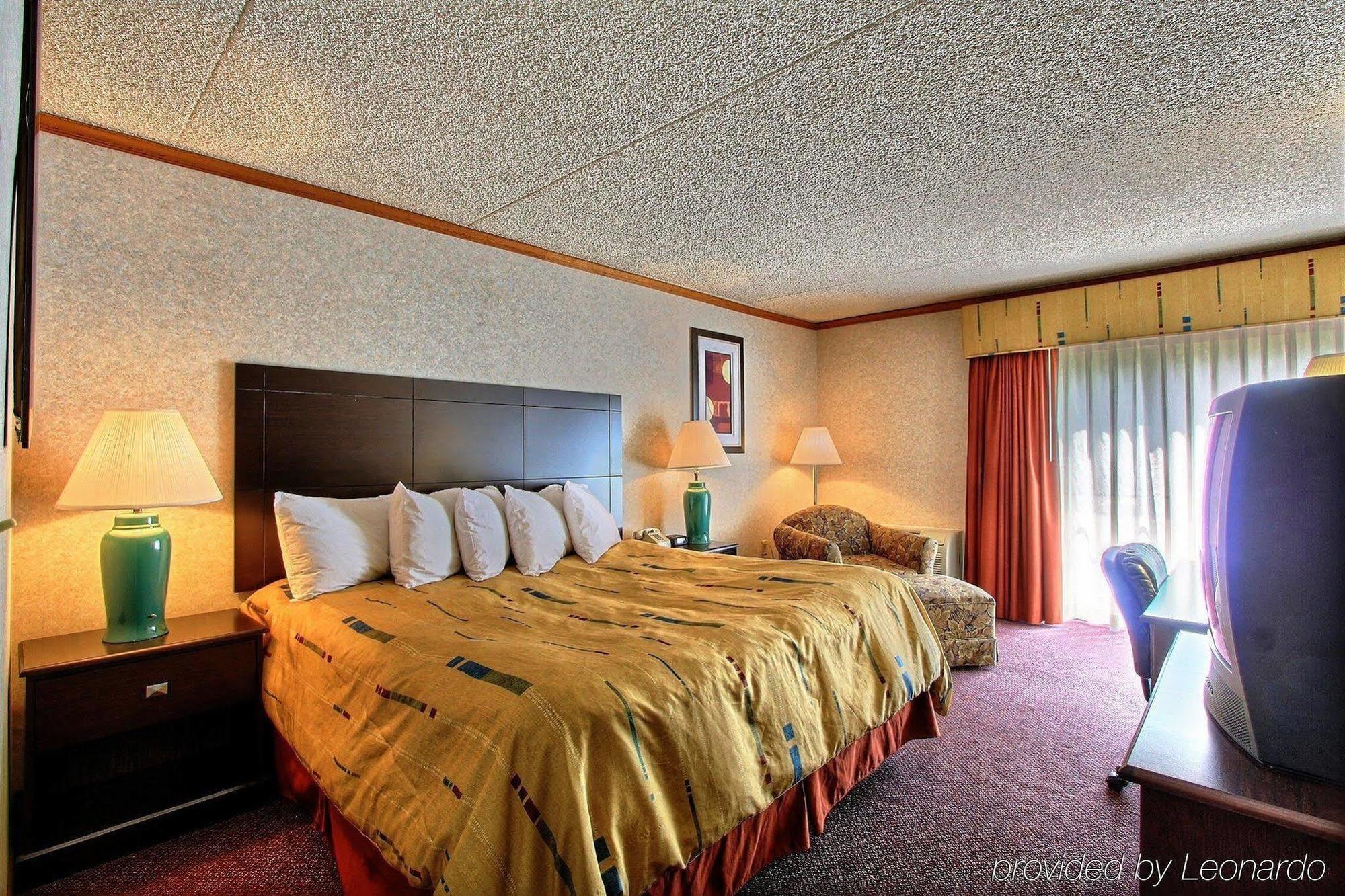 Days Inn & Suites By Wyndham Madison Heights Mi Eksteriør bilde