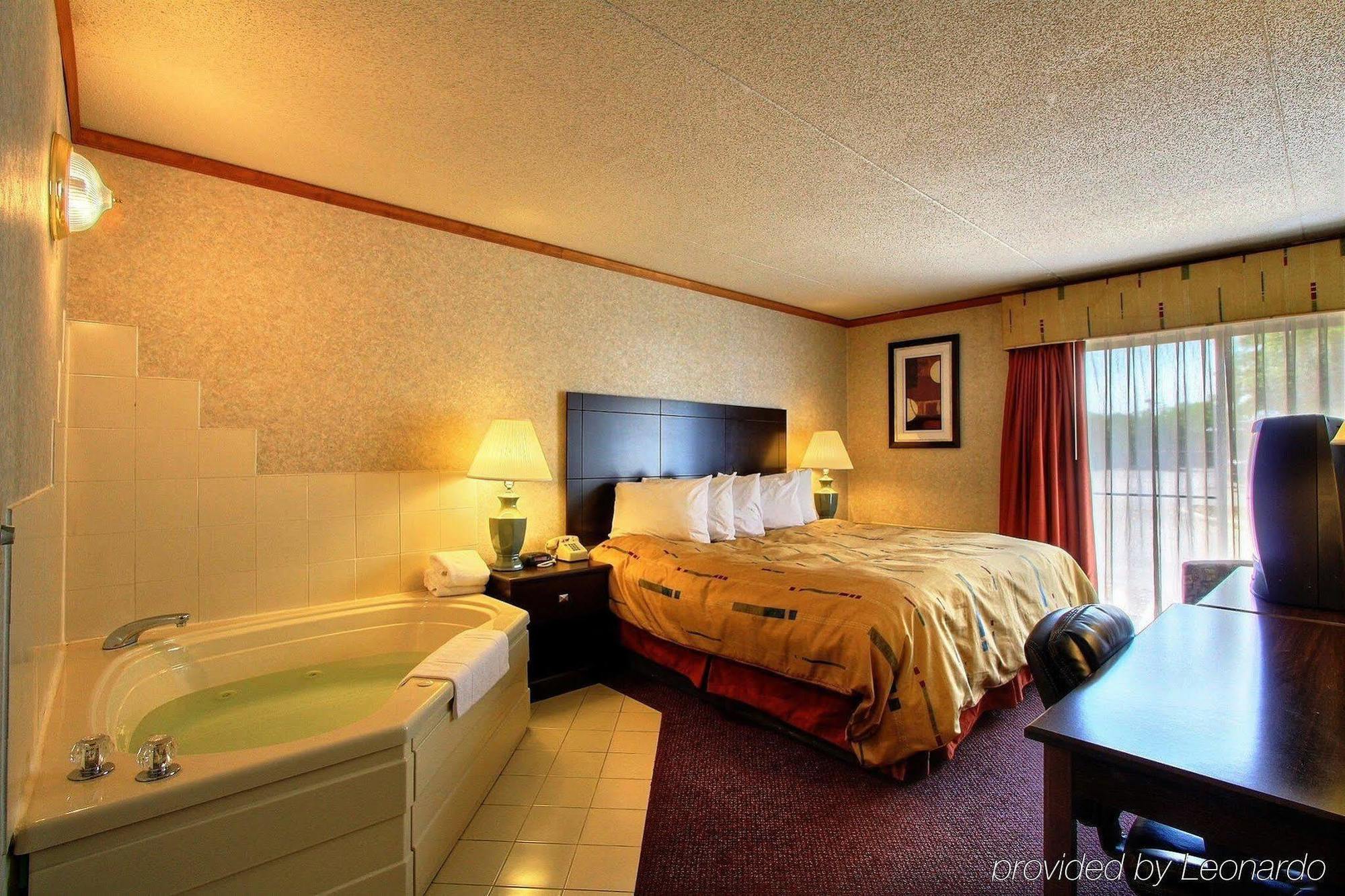Days Inn & Suites By Wyndham Madison Heights Mi Eksteriør bilde