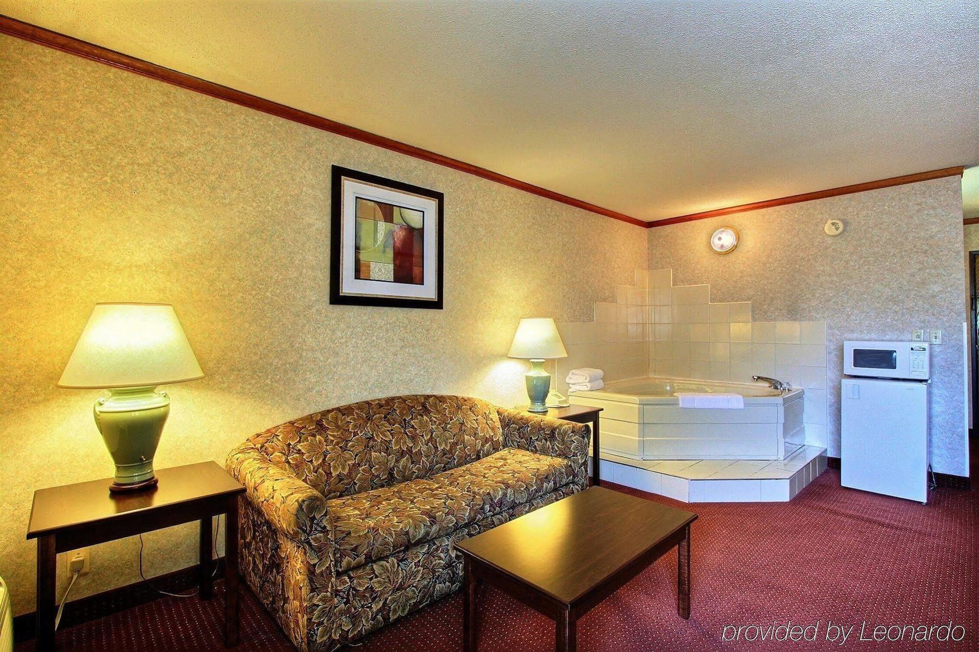 Days Inn & Suites By Wyndham Madison Heights Mi Eksteriør bilde